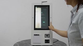 24-дюймовый киоск с сенсорным экраном для самостоятельной регистрации заезда/отъезда в отеле